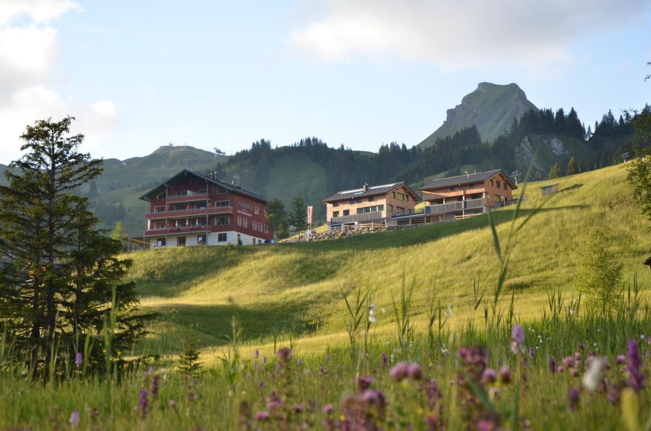 Laendle Hotel Damuels Luaran gambar