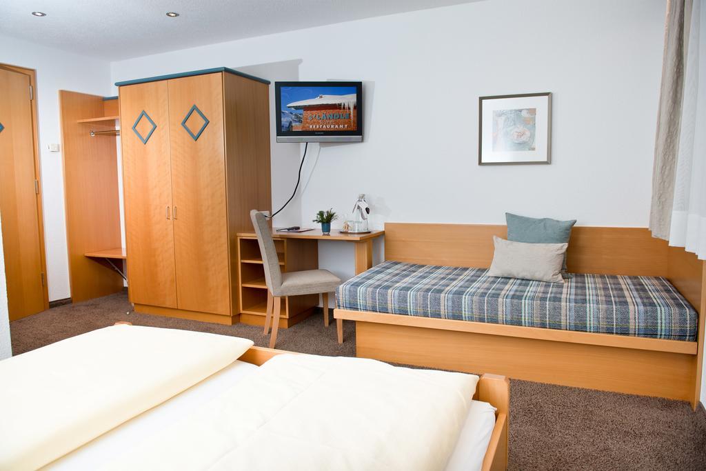 Laendle Hotel Damuels Luaran gambar