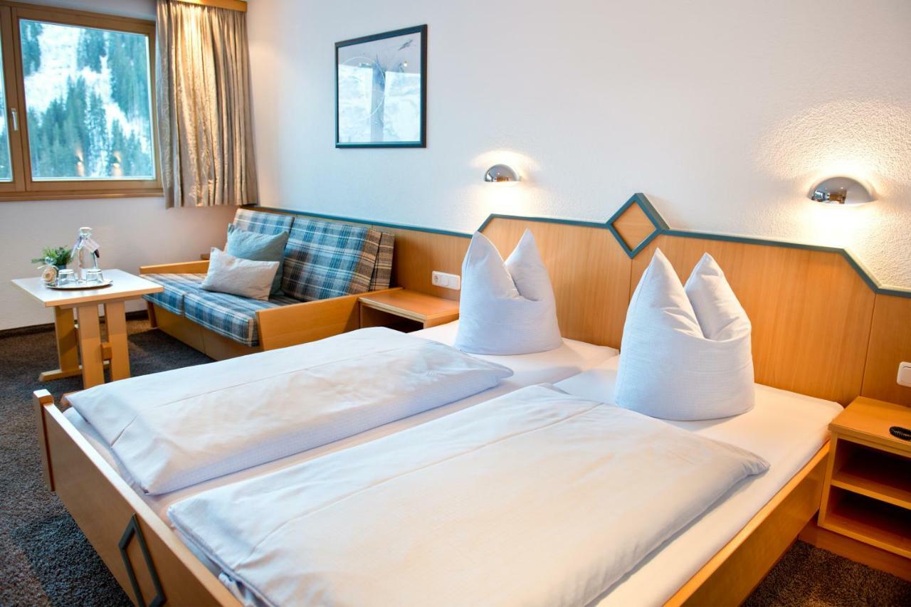 Laendle Hotel Damuels Luaran gambar