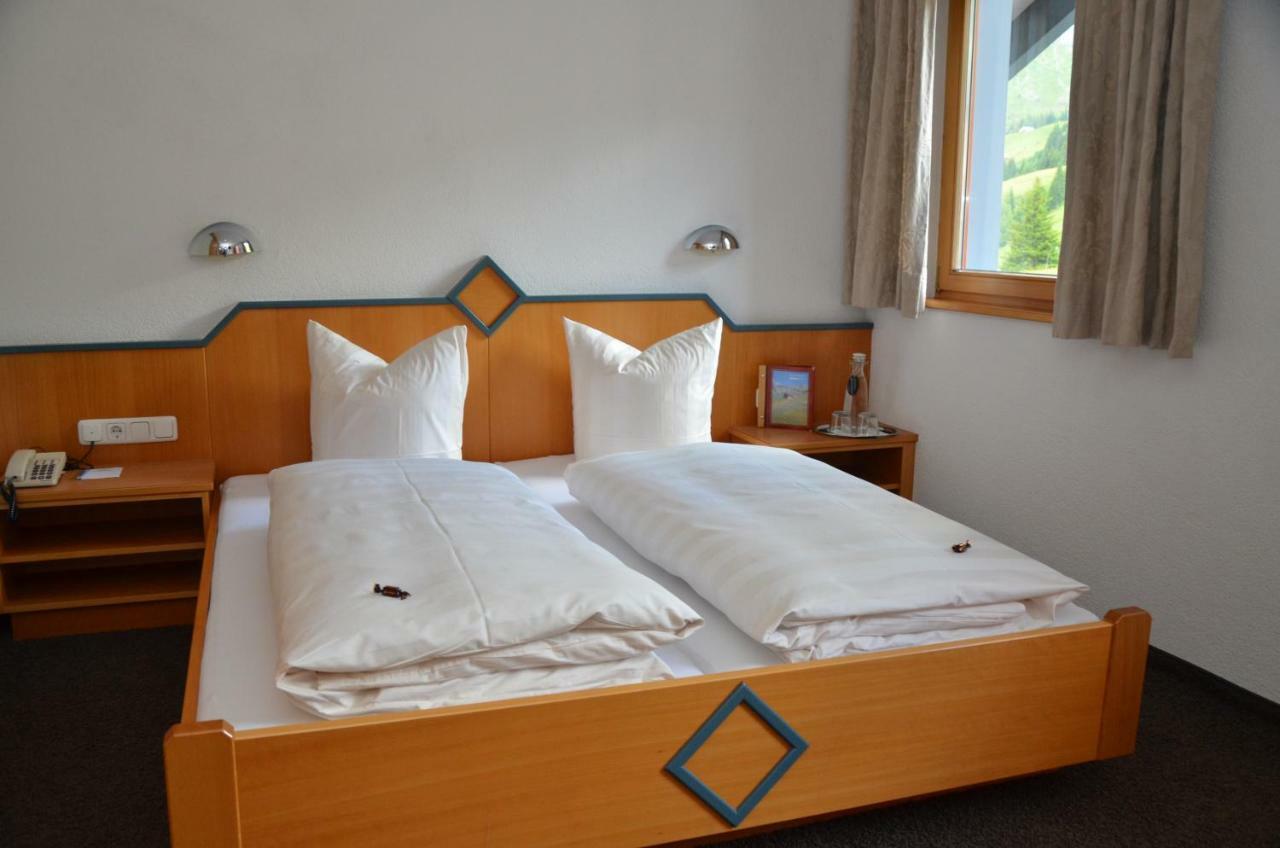 Laendle Hotel Damuels Luaran gambar
