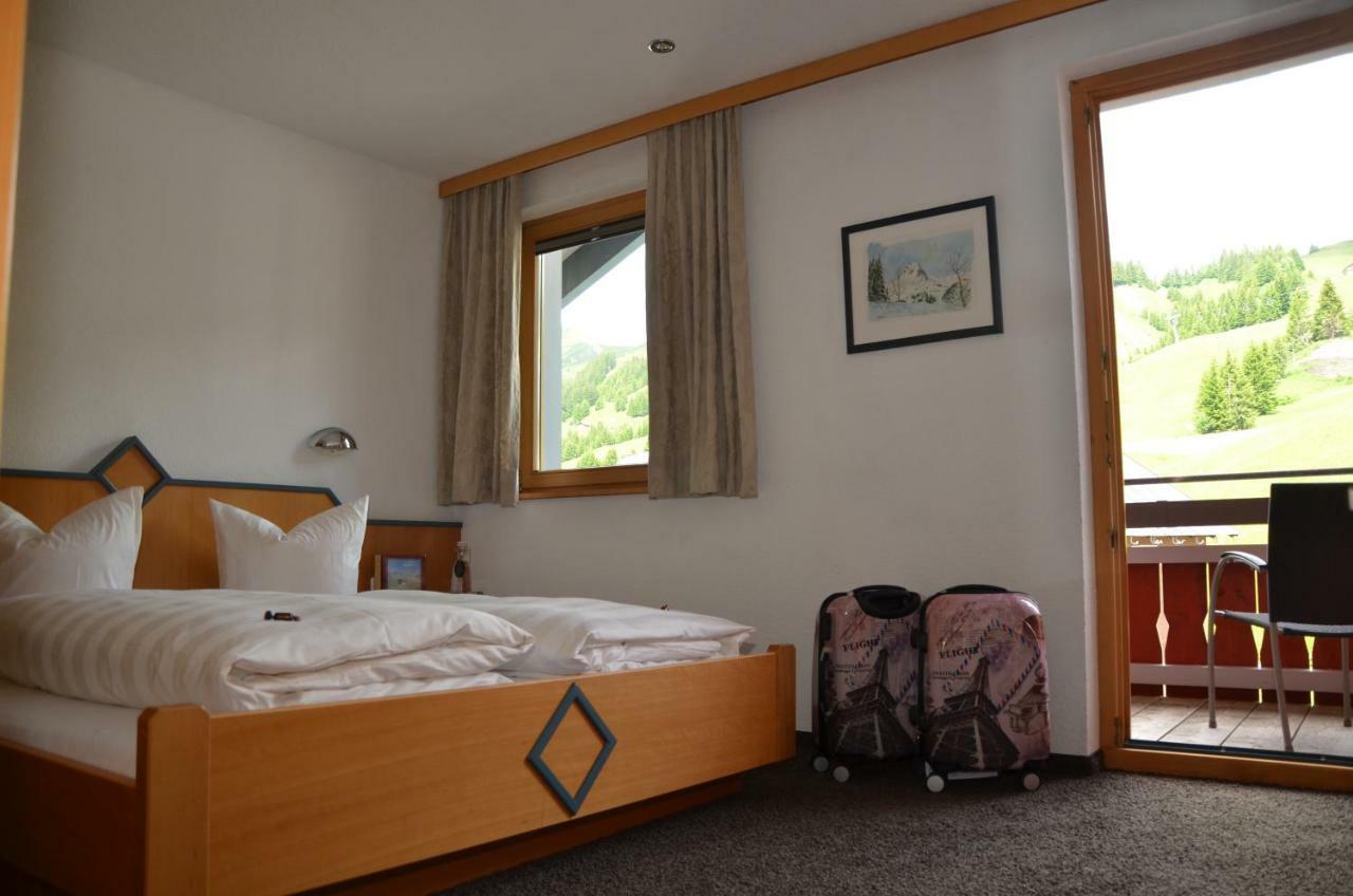 Laendle Hotel Damuels Luaran gambar